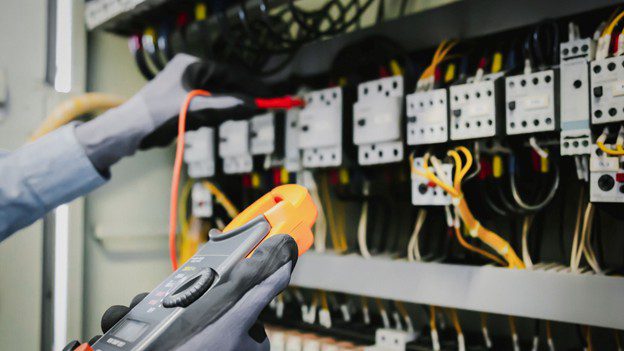 Electrician in Leawood